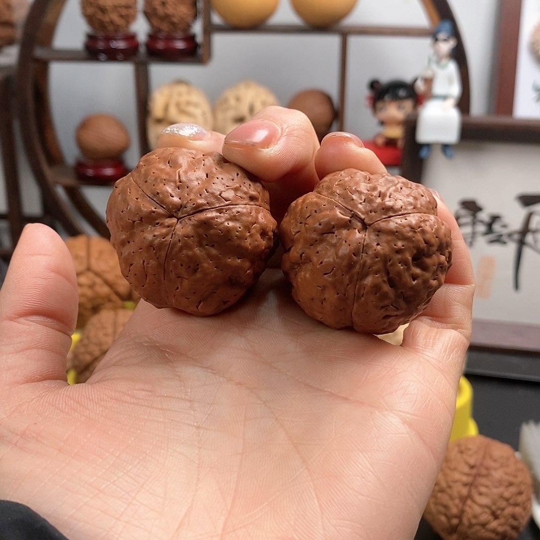 文玩核桃把件恐龙蛋38