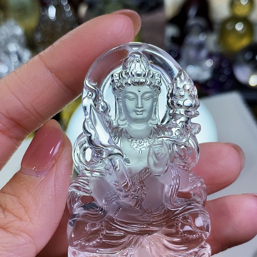 水晶天然水晶吊坠漂亮赠珠链未镶嵌大*人