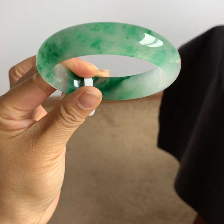 石英质玉未镶嵌手镯