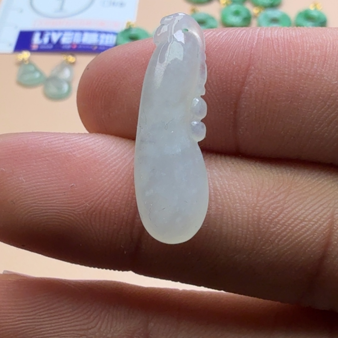 翡翠未镶嵌颈饰40