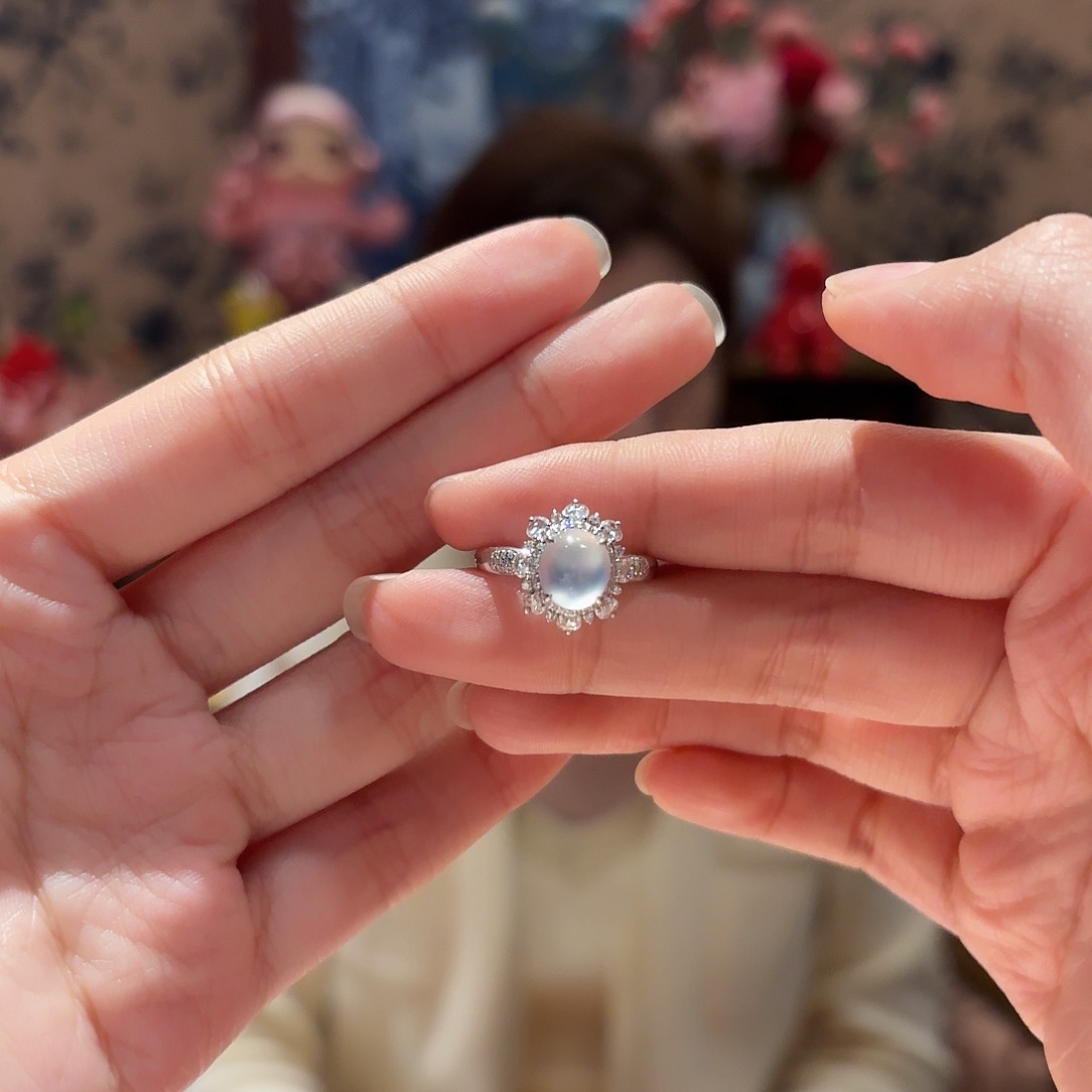 翡翠戒指18K金镶嵌戒指