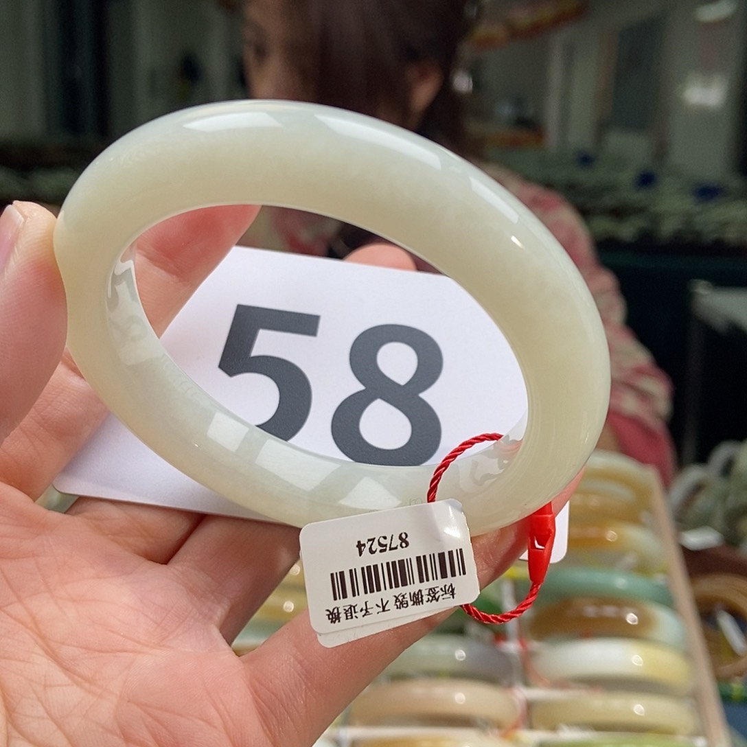 和田玉手镯未镶嵌微纹