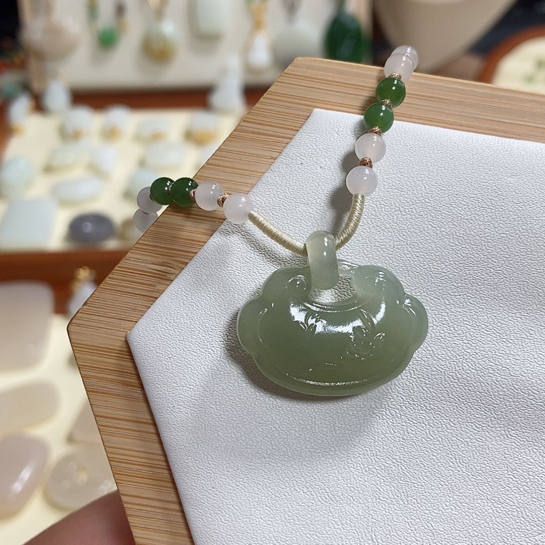 和田玉颈饰未镶嵌