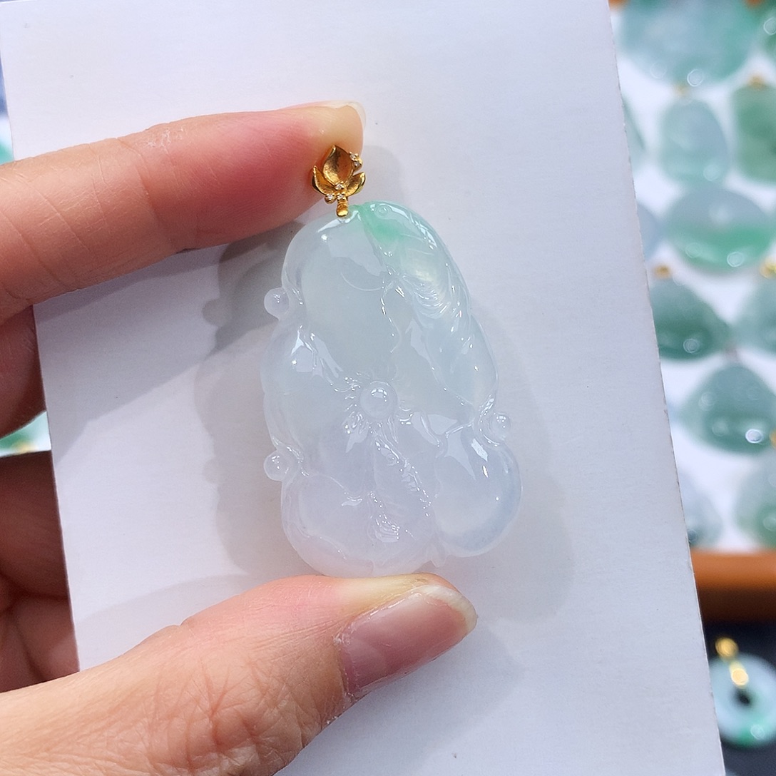 翡翠18K金镶嵌颈饰翡翠吊坠