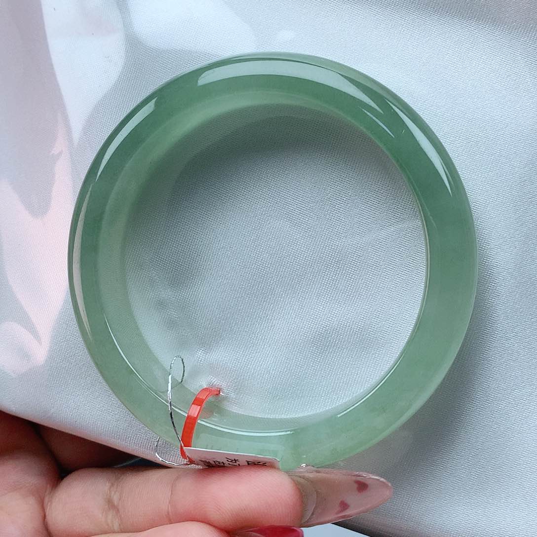 翡翠手镯未镶嵌55圈