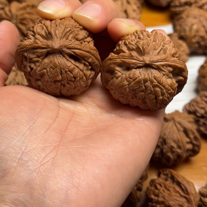 再***川把件文玩核桃白狮子蛇全品无修