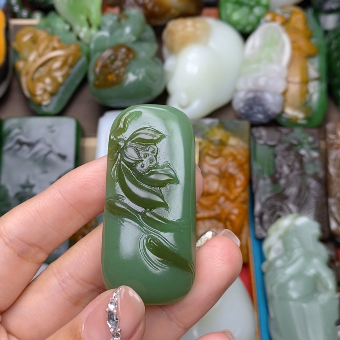 和田玉颈饰未镶嵌空