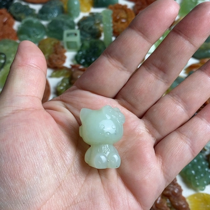 蛇纹石玉颈饰未镶嵌