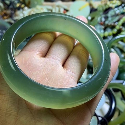 岫玉手镯未镶嵌60口径