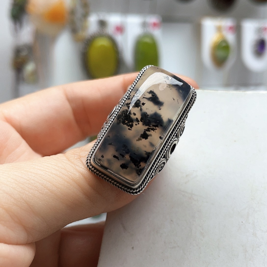 少***来蛇纹石玉未镶嵌戒指