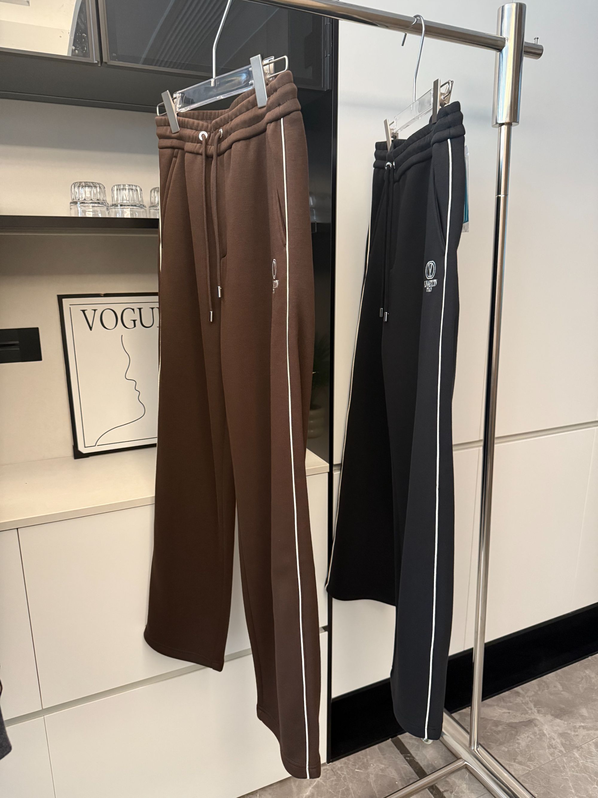 【达人】欧货秋冬新款磨毛织带刺绣运动卫裤经典直筒长裤