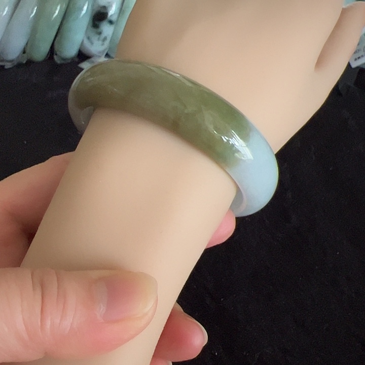 翡翠未镶嵌手镯编号88115圈口58.8