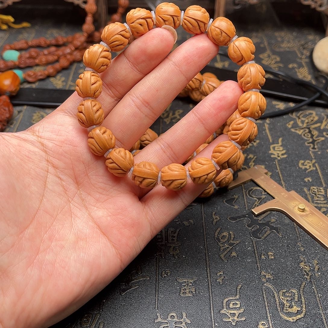 桃核吊坠大肠手串