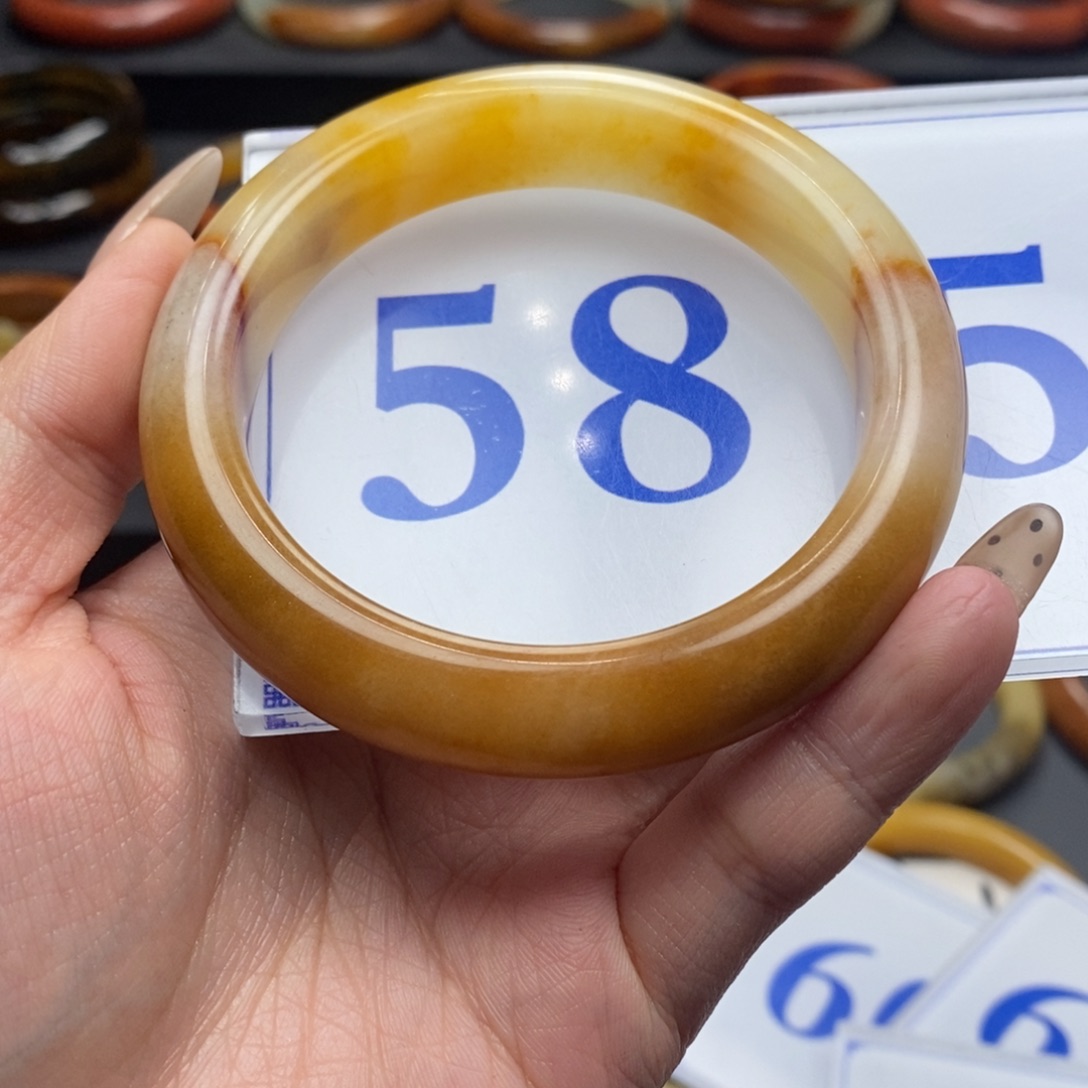 石英质玉（黄龙玉）手镯未镶嵌