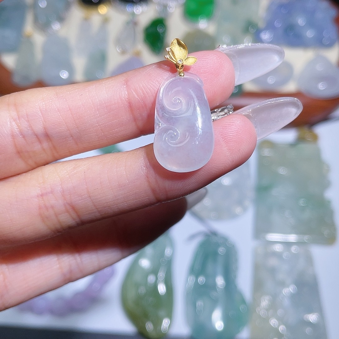 翡翠颈饰18K金镶嵌如意