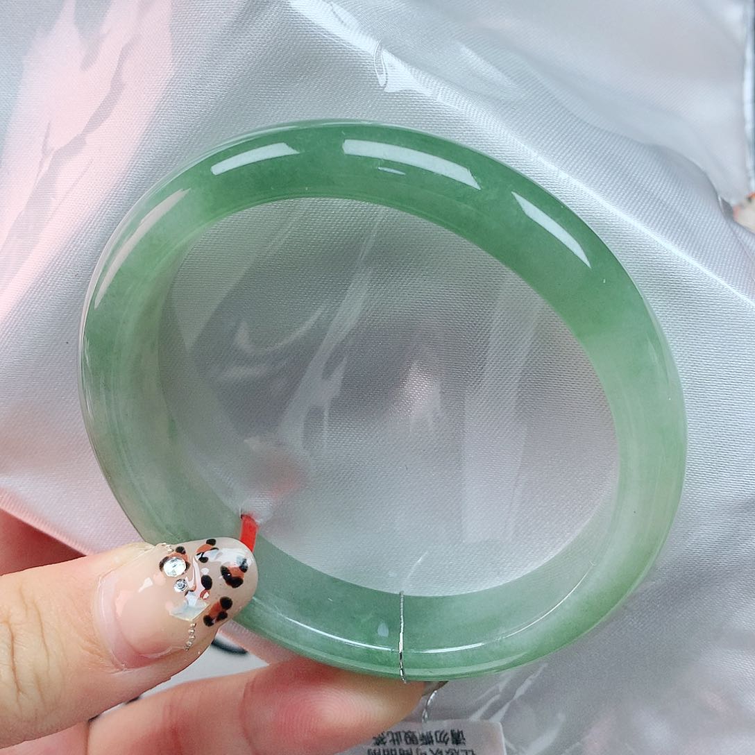 翡翠手镯未镶嵌57贵