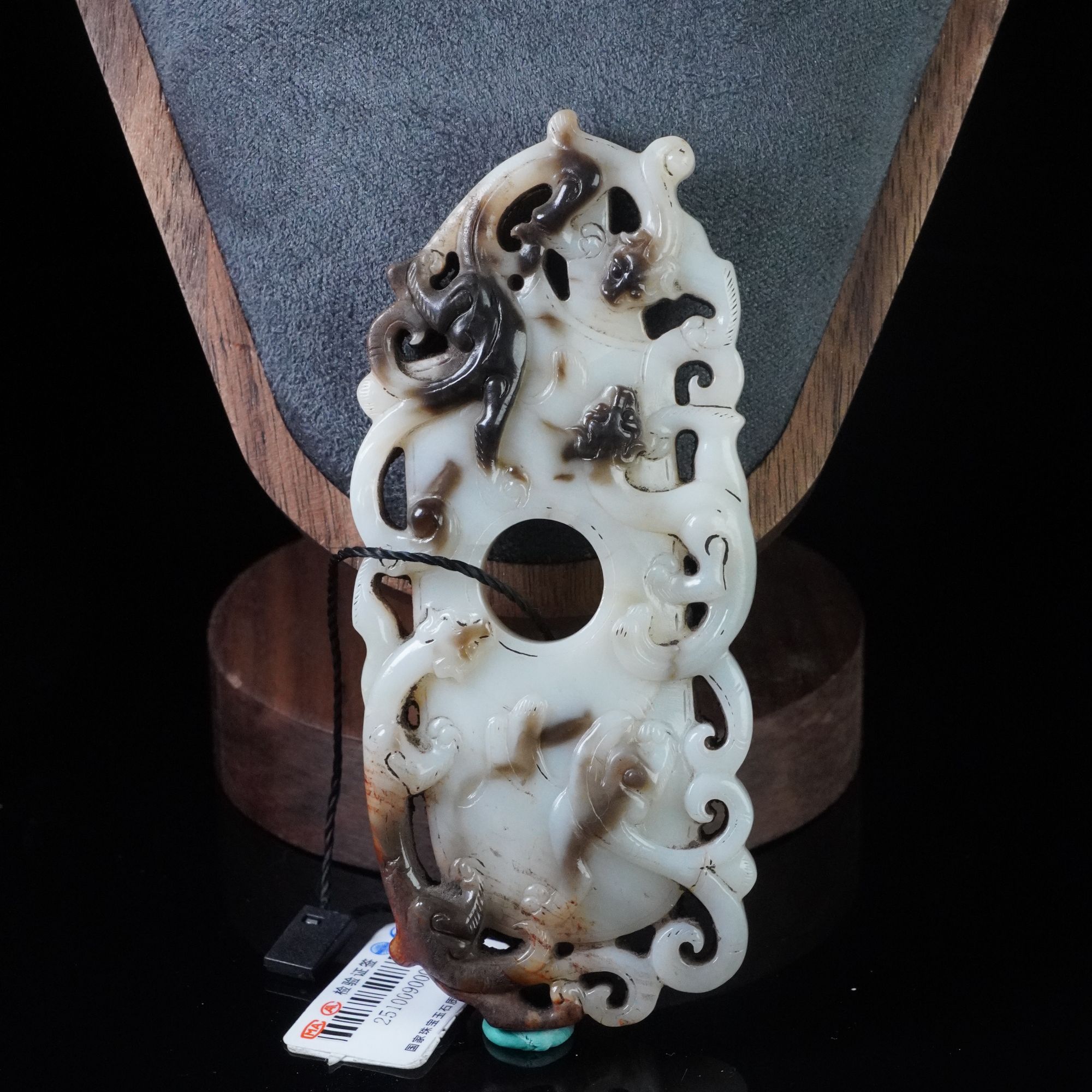 明前和田玉韘形佩2510090009