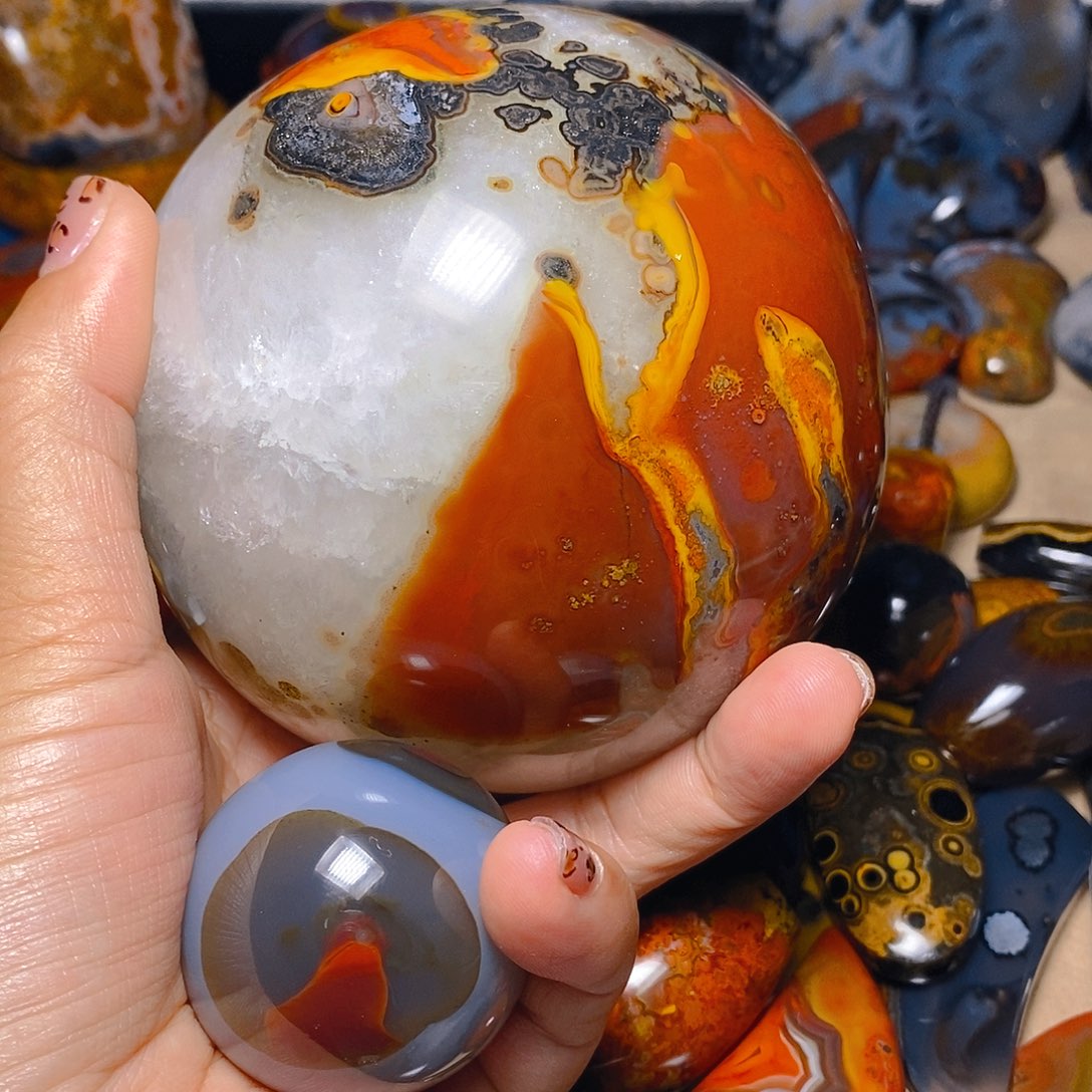 未镶嵌颈饰玛瑙/玉髓義*