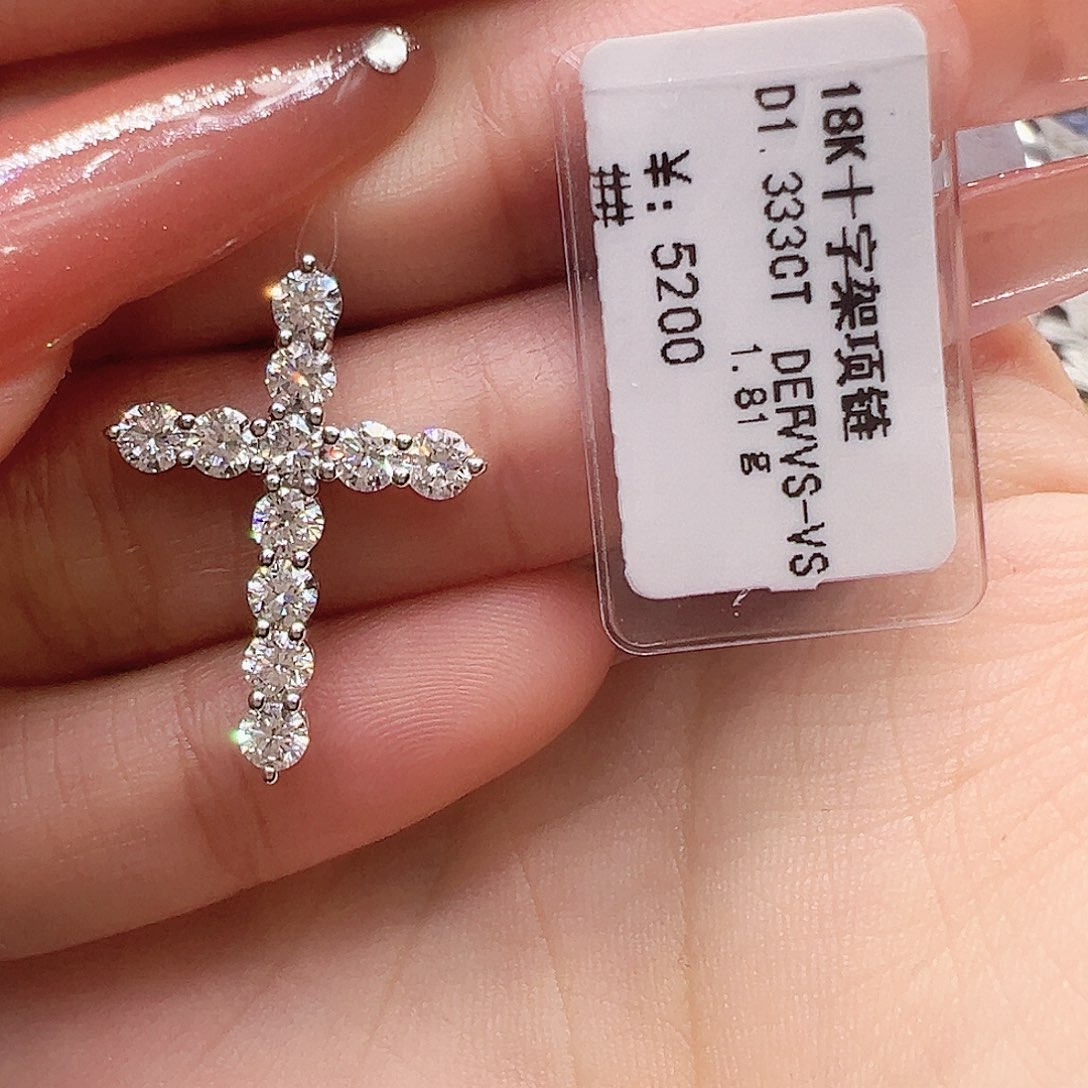 实验室培育钻石吊坠18K金镶嵌1.333ct K白十字架吊坠