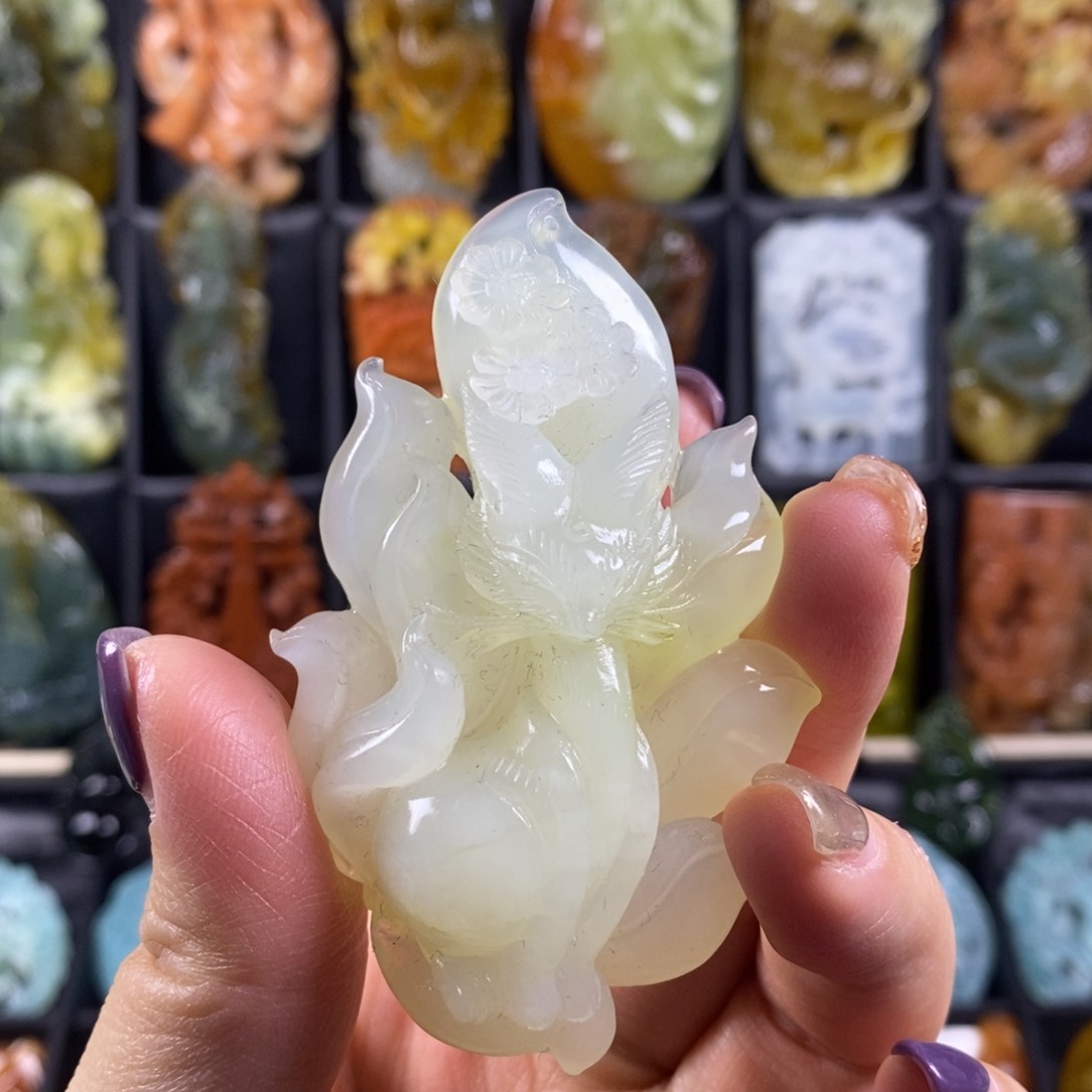 蛇纹石玉颈饰合金