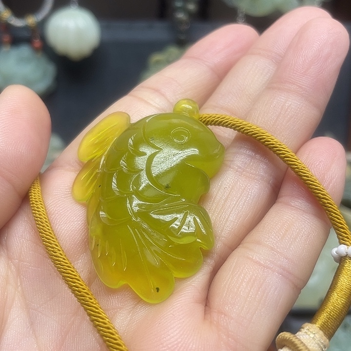 蛋***蓝蛇纹石玉未镶嵌颈饰