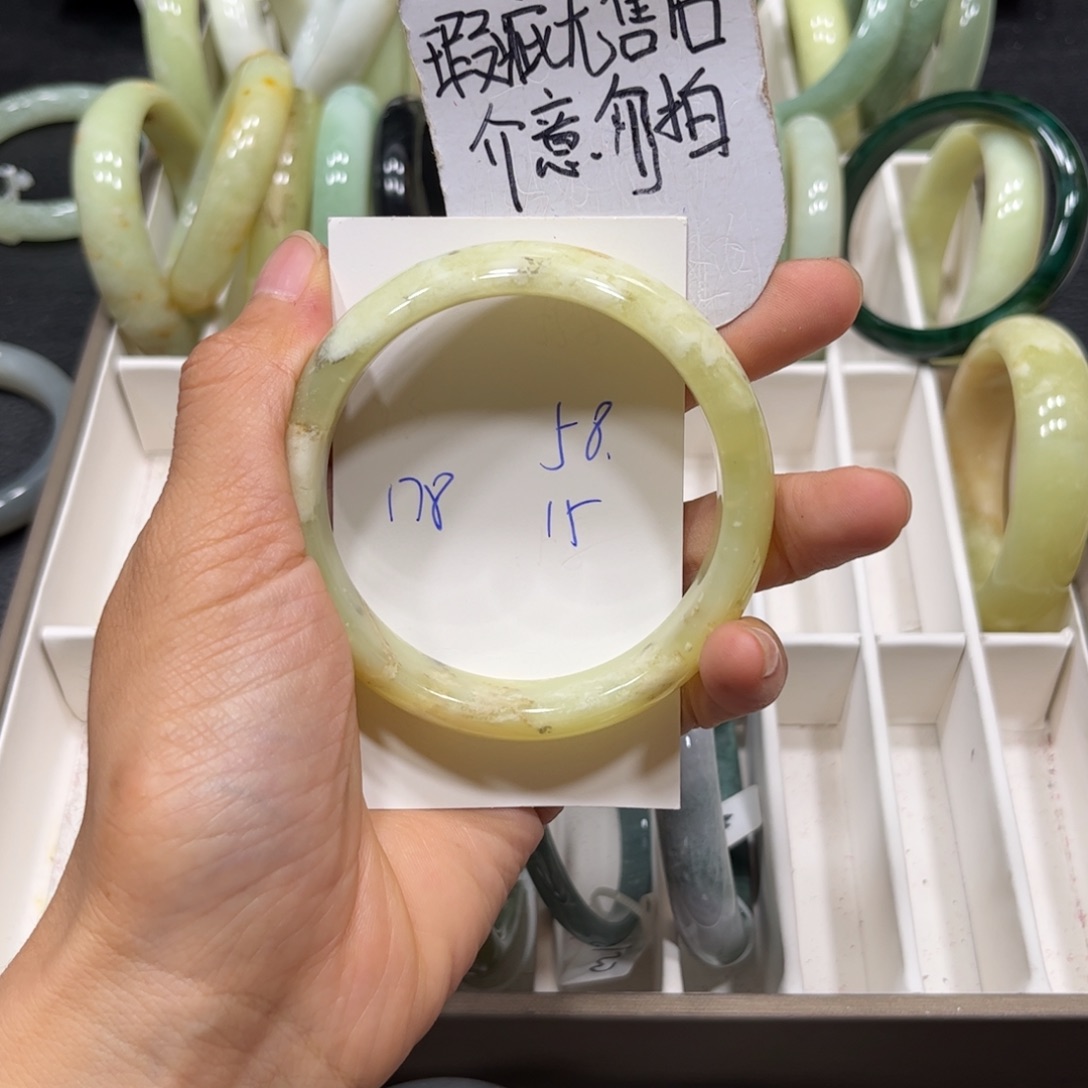未镶嵌蛇纹石玉手镯