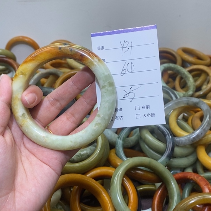 蛇纹石玉未镶嵌手镯沐**风