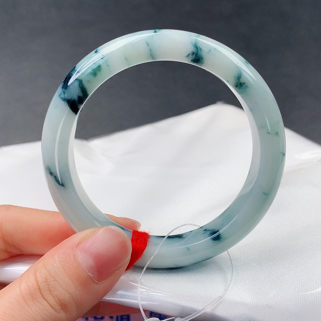 翡翠手镯未镶嵌71正53