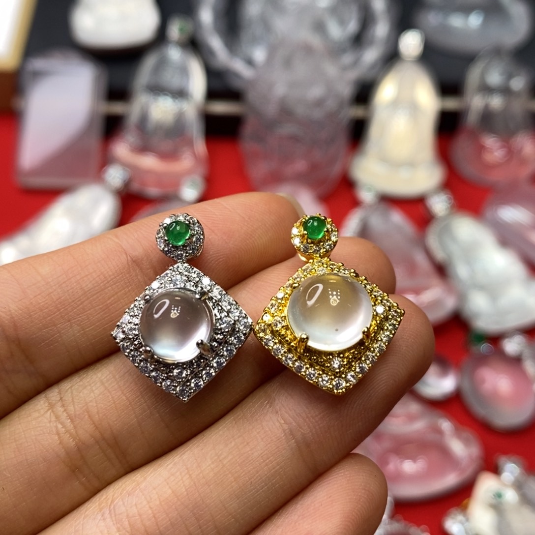石英质玉合金吊坠