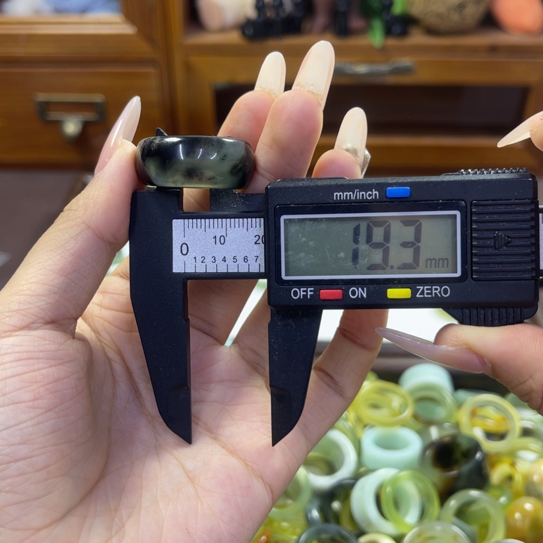 蛇纹石玉未镶嵌手镯160