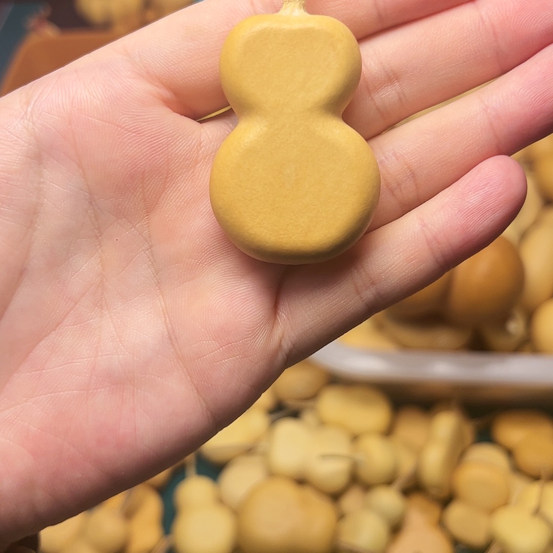 老皮瓶子扁微色差。