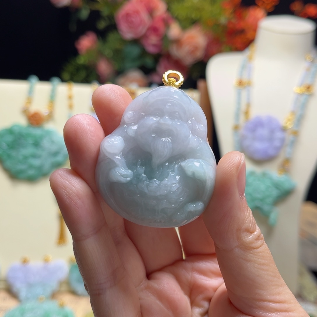 翡翠颈饰未镶嵌财神