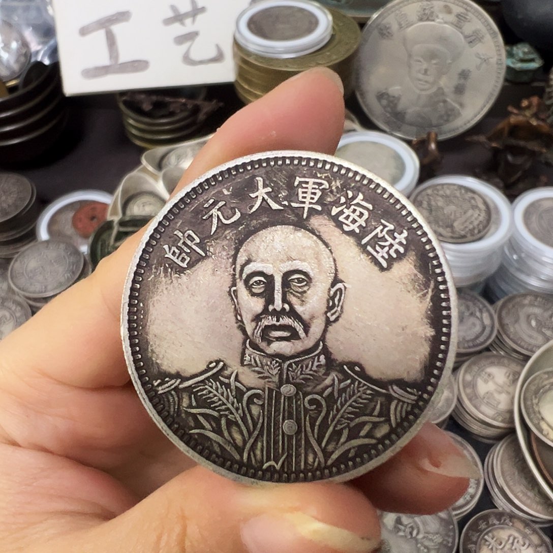 金属银元复古风格摆件
