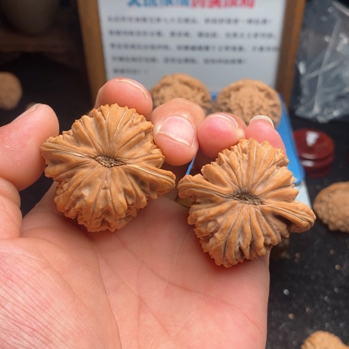 文玩核桃吊坠卿**路42楼子