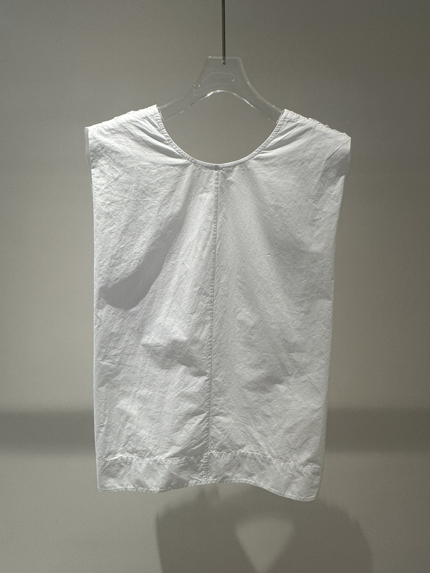 艾诺丝同款2025夏季新款无袖前后两穿宽肩衬衫上衣宽松50435022