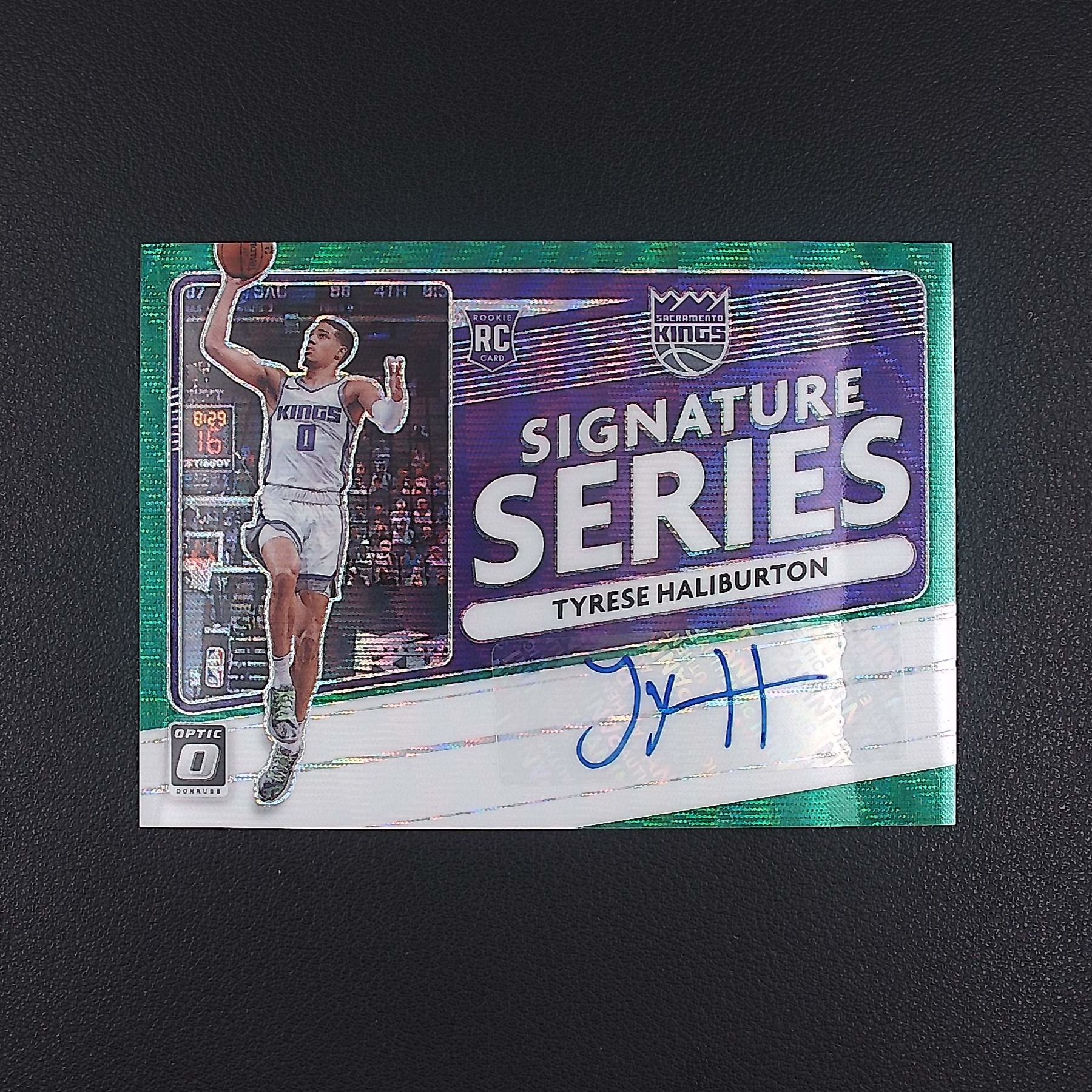 哈里伯顿 无编 OPTIC 帕尼尼NBA国宝手提签字球星卡