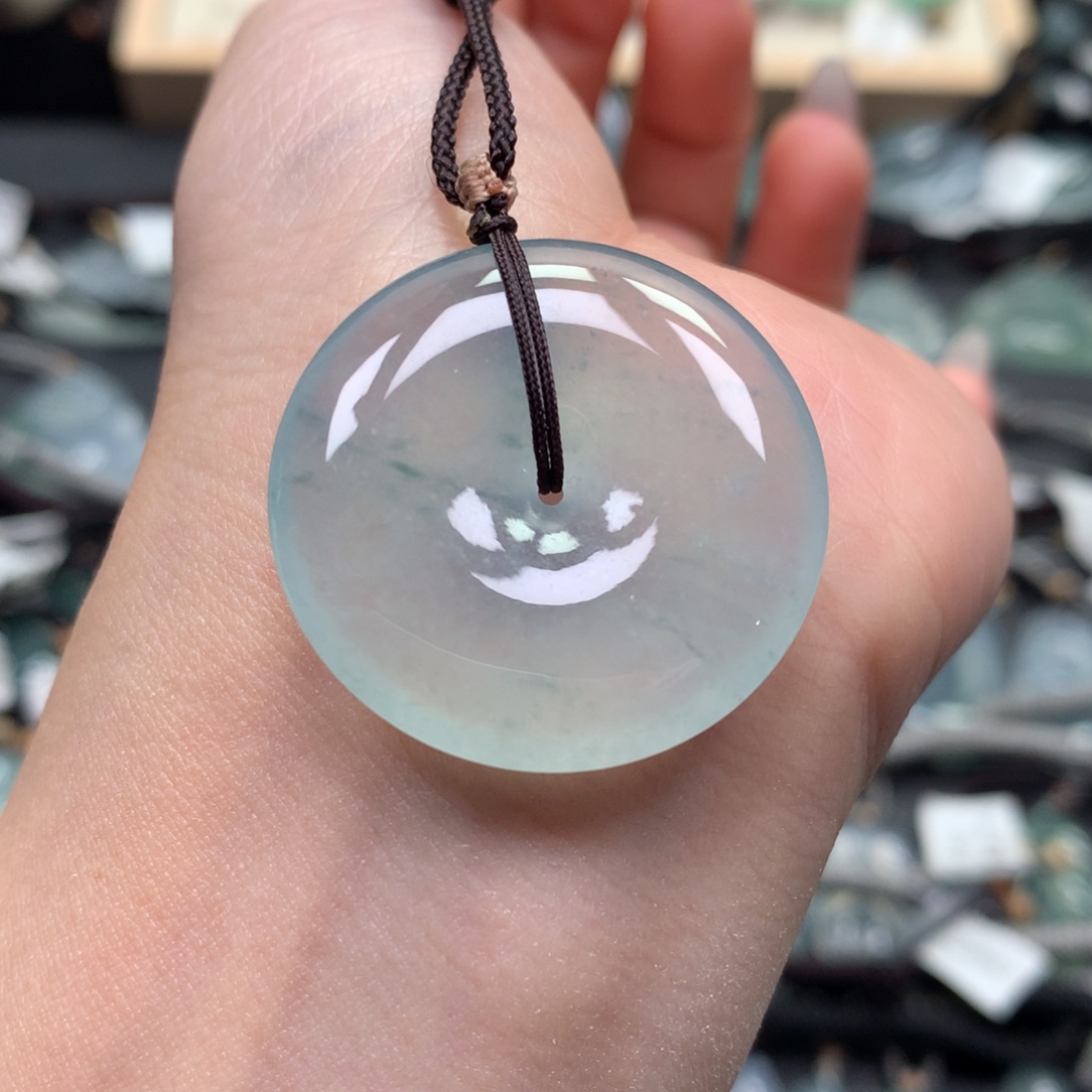 翡翠颈饰未镶嵌扣子