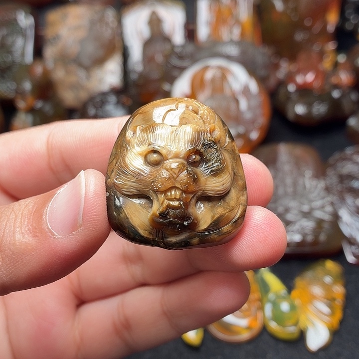 琥珀未镶嵌颈饰25