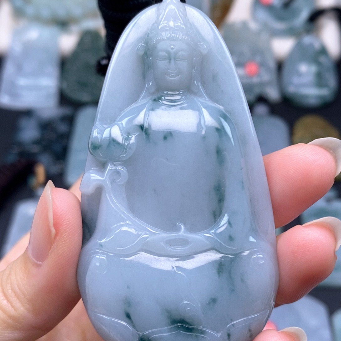 翡翠未镶嵌颈饰素衣