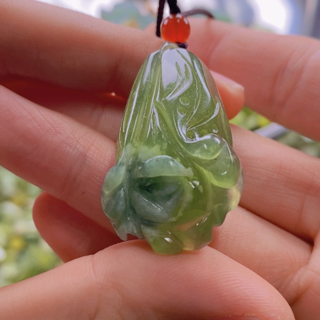蛇纹石玉吊坠未镶嵌