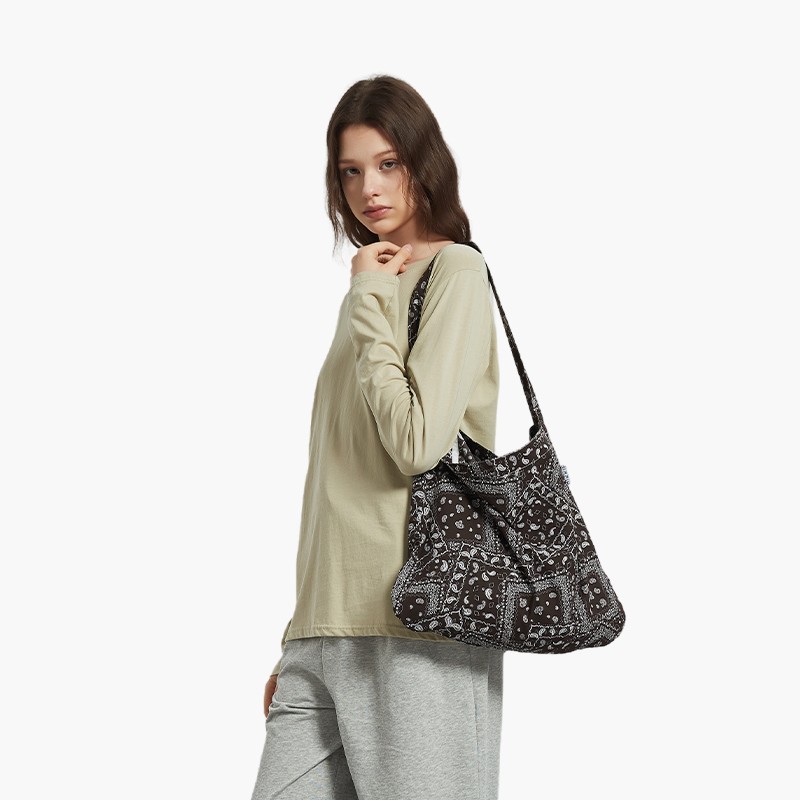 BIKKIE咖色小腰果-韩国面料斜挎包女包小众设计师休闲单肩