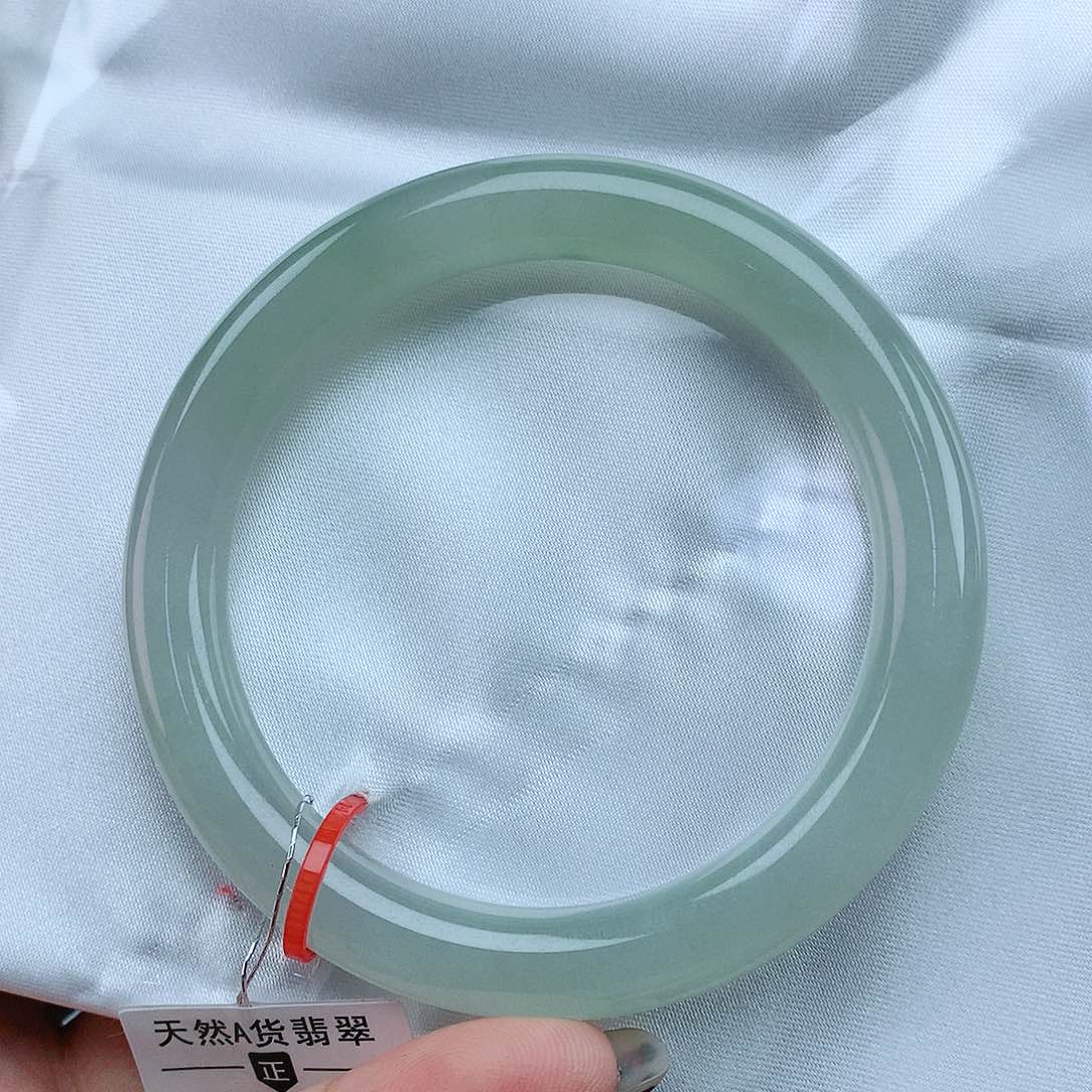 翡翠手镯未镶嵌54圈