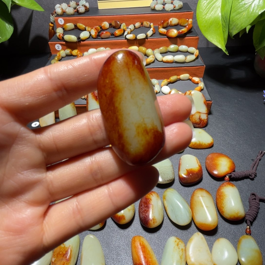 和田玉未镶嵌颈饰˃*˂