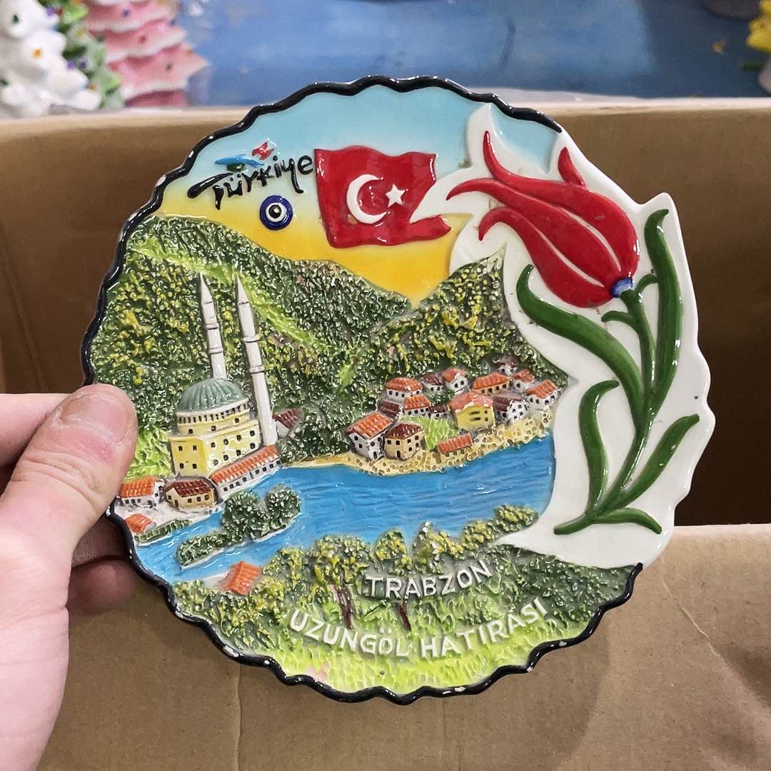 摆件   磕碰。封釉。        