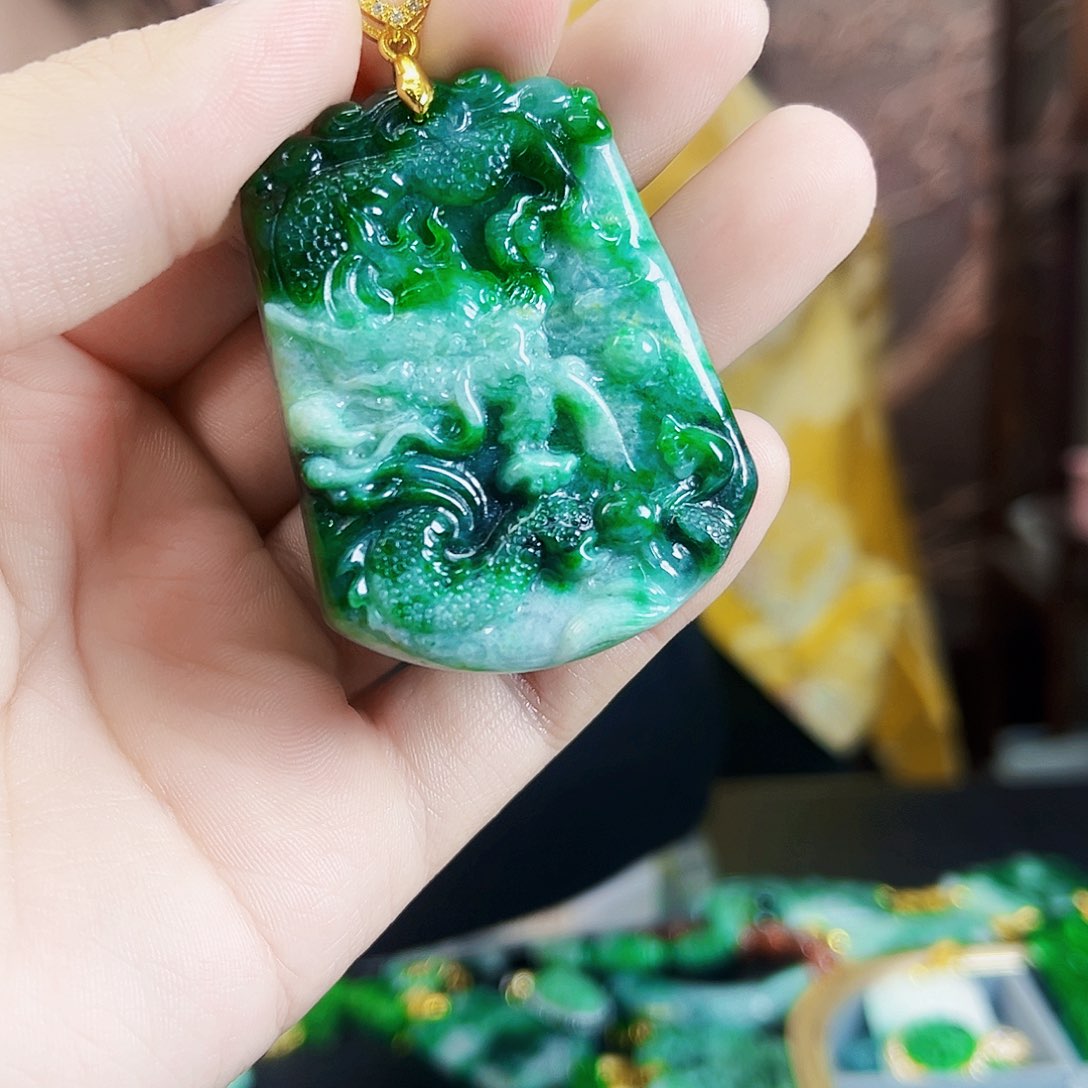 翡翠未镶嵌颈饰吊坠