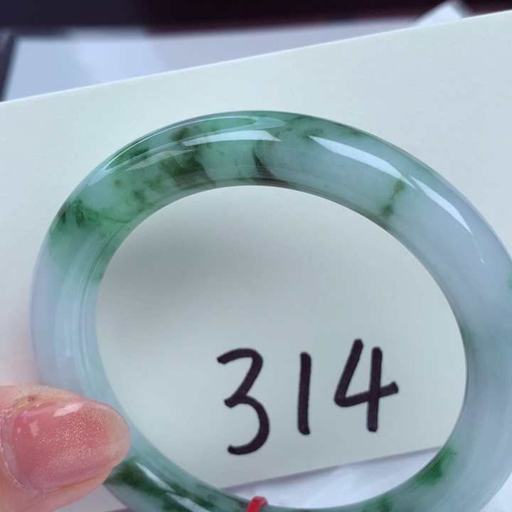 翡翠手镯未镶嵌翡翠