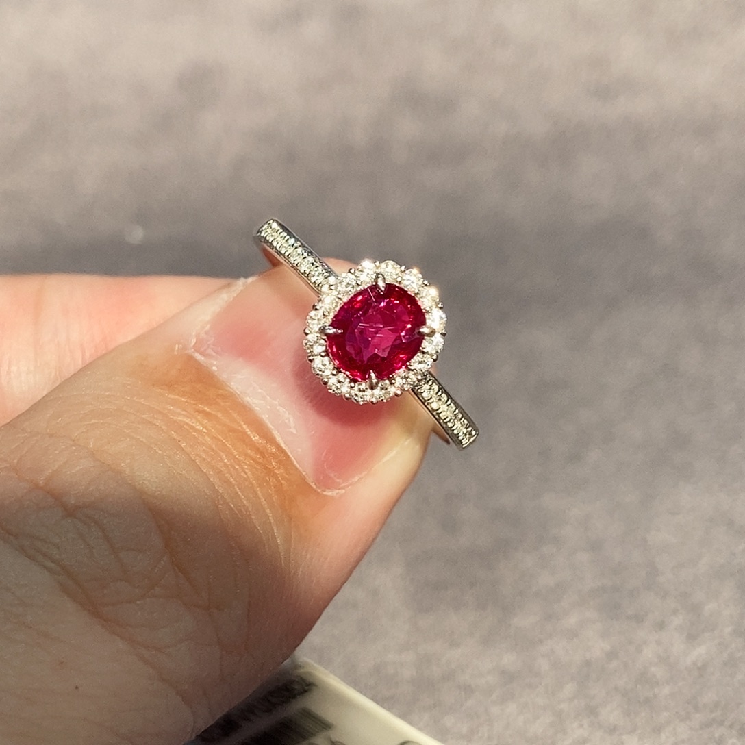 红宝石戒指18K金镶嵌0.68克拉