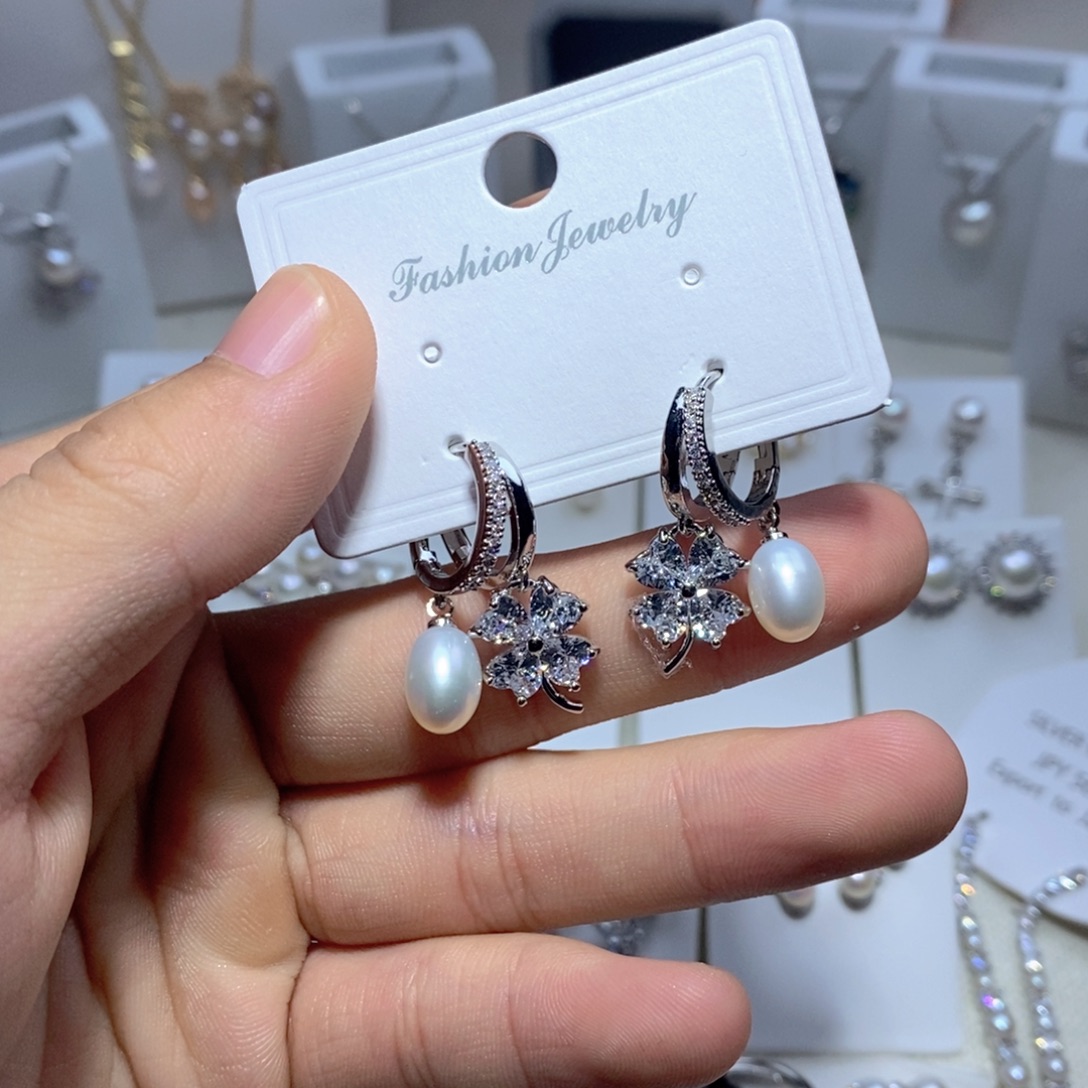 淡水珍珠银S925镶嵌耳饰