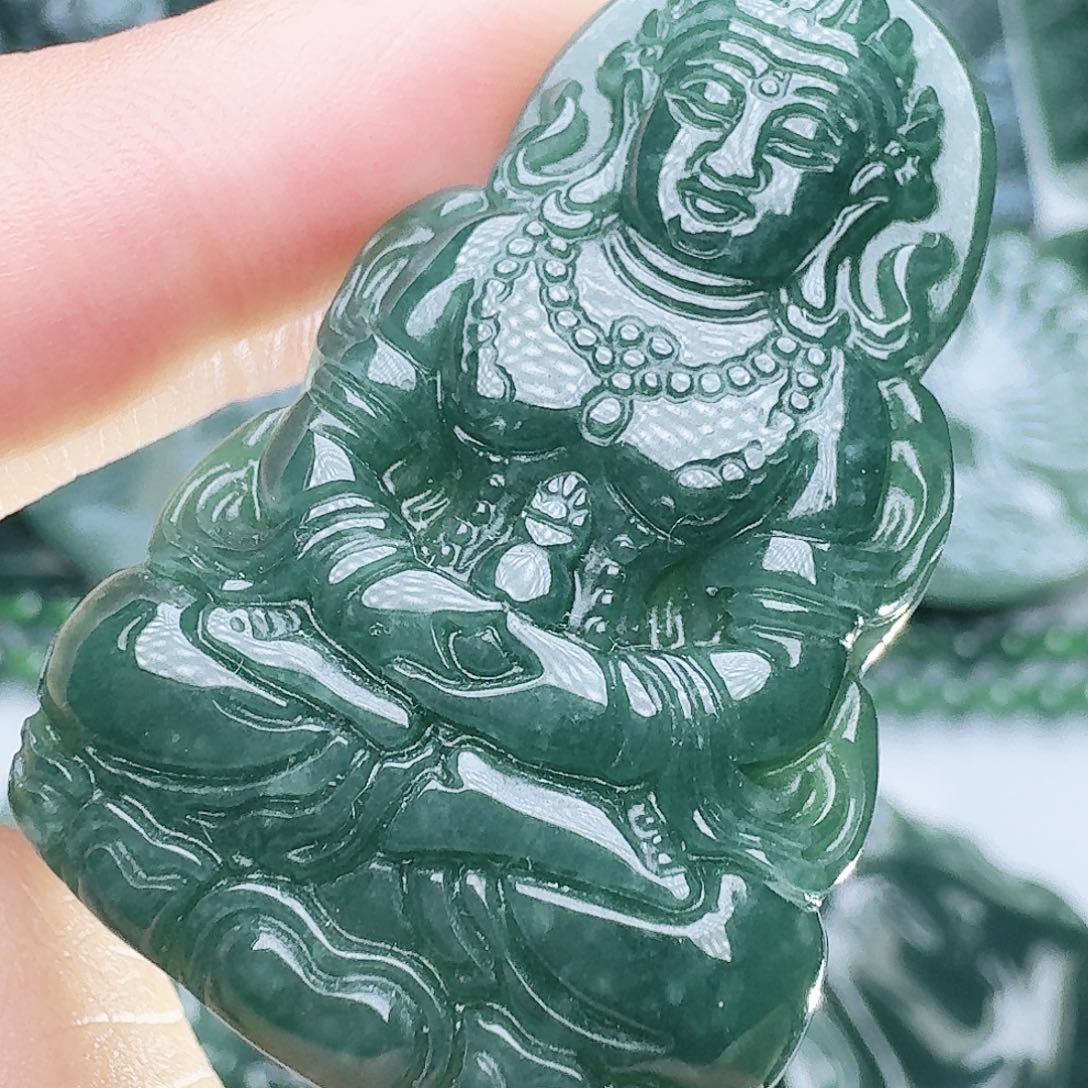 翡翠未镶嵌颈饰天然的A货翡翠多样性发其一 