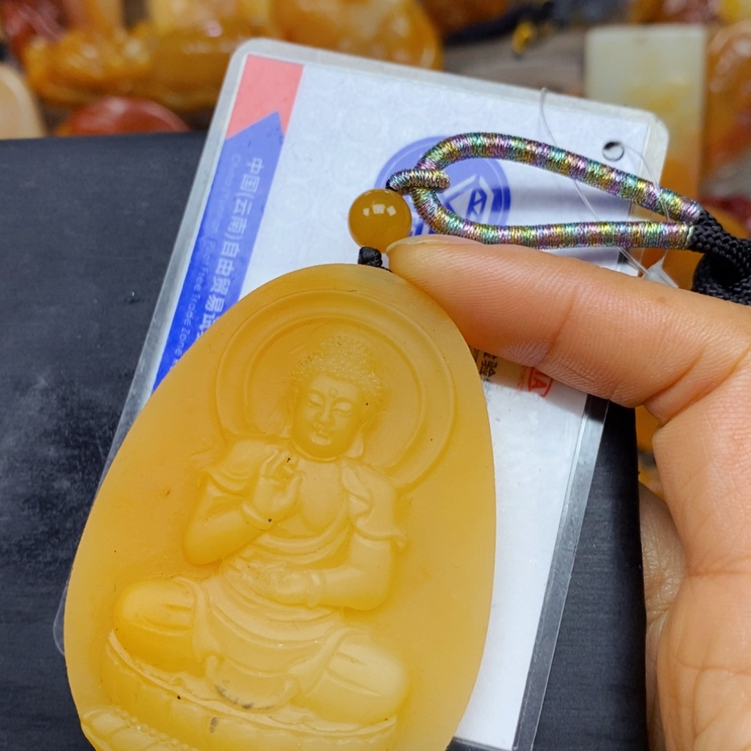 石英质玉（黄龙玉）颈饰未镶嵌